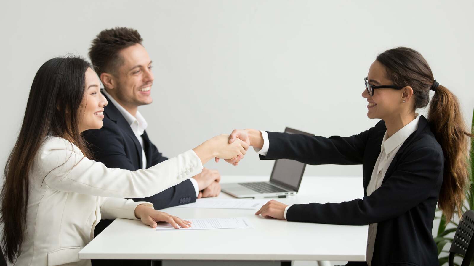 Smiling Diverse Businesswomen Shake Hands Group Meeting Deal Concept Min